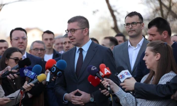 Мицкоски на поставување камен темелник на градинка во Ѓорче Петров