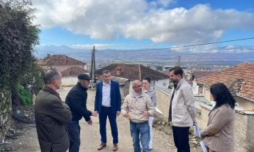 Градоначалникот Меља изврши увид во градежните работи на три локални улици во Дебар