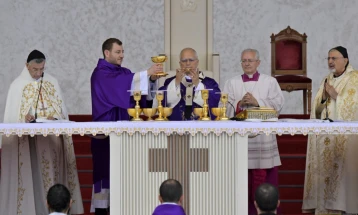 Папата Лав XIV ги повикува различните заедници во Либан на обединување за да ја надминат кризата