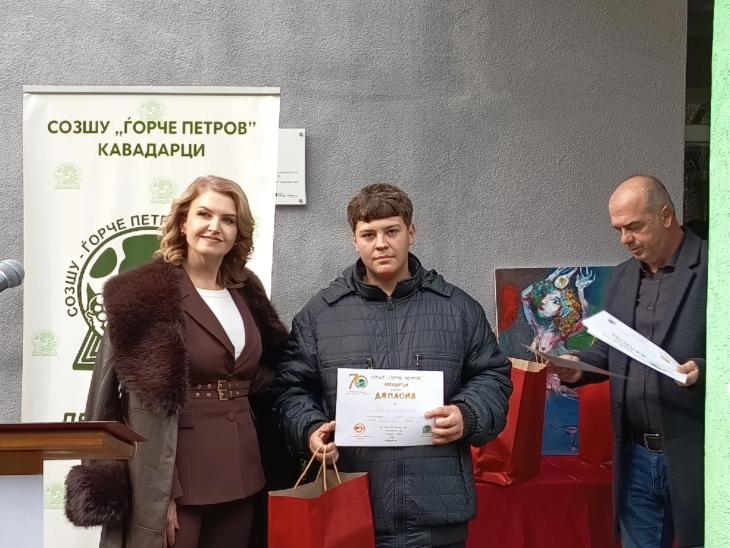 Во Земјоделското училиште во Кавадарци наградени учениците кои произвеле најквалитетни вина во домашни услови