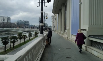 Mot kryesisht i vranët me reshje lokale shiu, në malet më të larta edhe borë