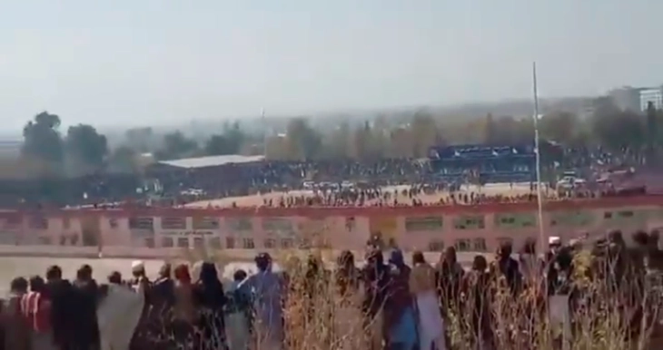 На стадион во Авганистан јавно егзекутиран маж кој убил 13 членови на едно семејство