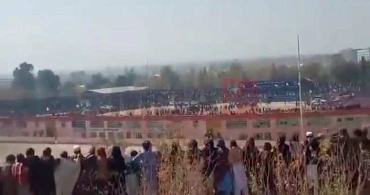 Në një stadium në Afganistan u ekzekutua publikisht një burrë që kishte vrarë 13 anëtarë të një familjeje