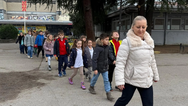 Герасимовски: 515 ученици евакуирани безбедно во симулација на земјотрес и пожар во училиштето „Јохан Хајнрих Песталоци“