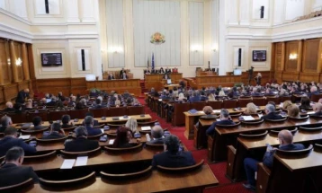 Бугарскиот парламент го отфрли повикот на претседателот Радев за референдум за усвојување на еврото