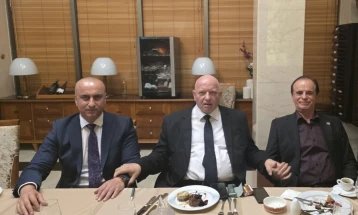 Средба на Азески, Ѓорѓиевски и Алиу, ќе дискутираат за постигнување консензус околу бизнисот