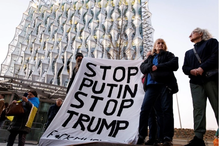 Anketë: Pothuajse gjysma e evropianëve e konsiderojnë Trampin armik, ka rrezik të lartë për luftë nga Rusia