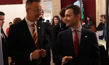 Средба Муцунски-Сијарто на министерскиот состанок на ОБСЕ во Виена