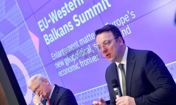 Николоски од Брисел: Македонија го заслужува членството во ЕУ, но недостасува испораката од Унијата