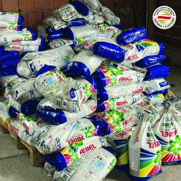 Спречен обид за криумчарење на два тона фалсификат прашак за перење штетен по здравјето на граѓаните и животната средина