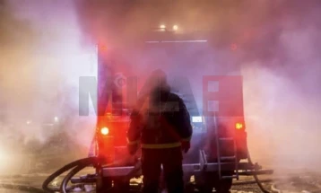 Zjarr në afërsi të kishës 