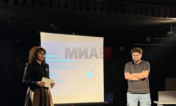 Fakulteti i Arteve i UT-së e organizoi punëtorinë me temë “Një dritë – shumë dritëshkrime” me fotografin e njohur Rromir Imami