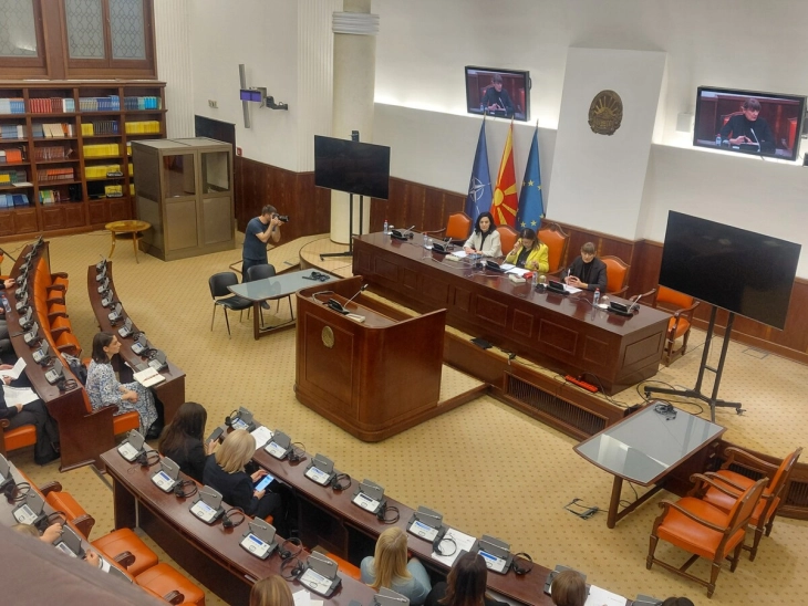 Дебата: Без обезбедени основни услови за женско дејствување, не може да се очекува вистинска вклученост на жените во процесите на одлучување 