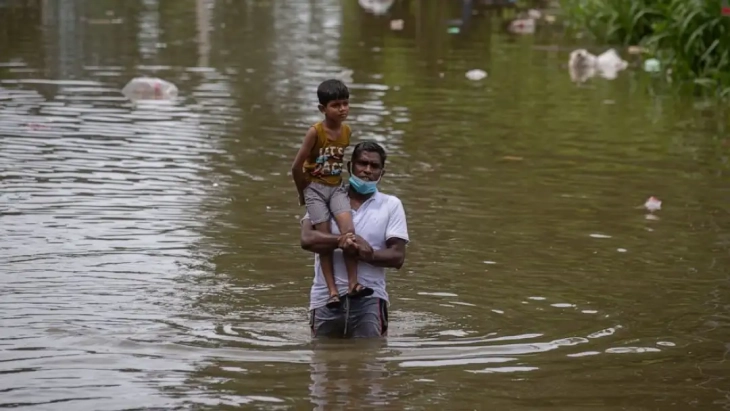 Во поплавите и свлечиштата во Шри Ланка загинаа 607 луѓе