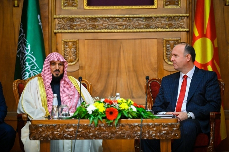 Takimi kryetarit të Kuvendit, Gashi me sheikun Mahir Muajkali