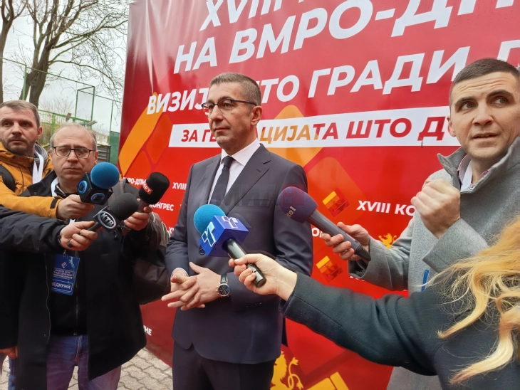 Mickoski para fillimit të kongresit partiak: Pres një atmosferë festive pas fitores së madhe dhe historike në zgjedhjet lokale dhe në atë frymë të vazhdojmë të punojmë