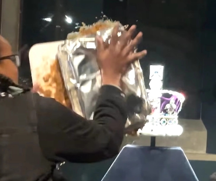 Protesters throw crumble at Crown Jewels in Tower of London stunt