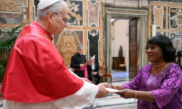 Папата изјави дека нема да стои со скрстени раце пред прекршувањата на човековите права во светот