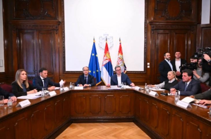 Властите во Србија најавуваат неколку сценарија за заштита на интересите на државата, НБС тврди дека има доволно евра во менувачниците