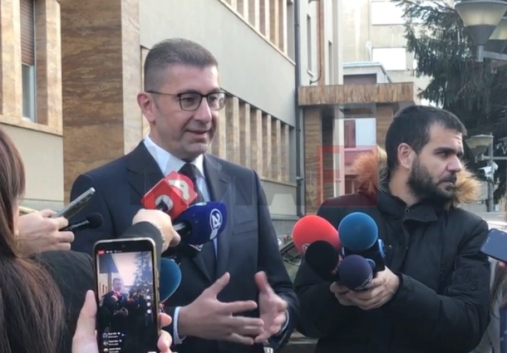 Mickoski: Për sa kohë që jam kryeministër nuk do të ngrihet asnjë tendë me emigrantë të paligjshëm dhe nuk do të pranohet asnjë emigrant