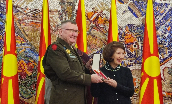 President Siljanovska-Davkova awards Order of Military Merit to U.S. Major-General Knight