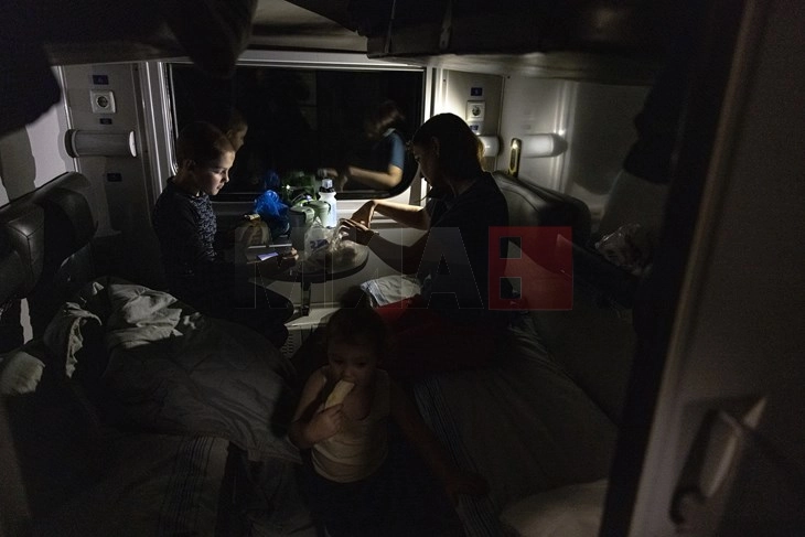 Gjysma e Kievit në errësirë ​​pas sulmeve ruse