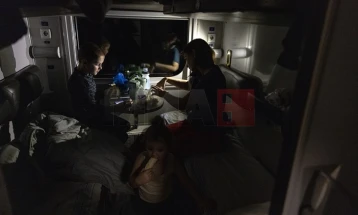 Gjysma e Kievit në errësirë ​​pas sulmeve ruse