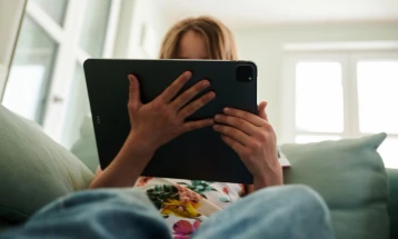 Australia introduces social media ban for young people