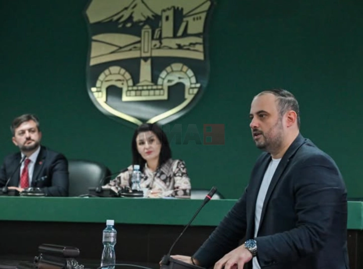 Shkollat ​​e mesme të Shkupit marrin panele fotovoltaike, qyteti fillon transformim të energjisë