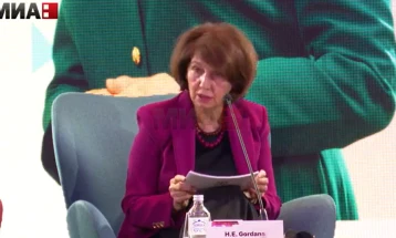 Siljanovska Davkova për pranimin e mundshëm të migrantëve: Për aq sa jam informuar nga ambasadori britanik dhe Qeveria, kjo nuk është e saktë