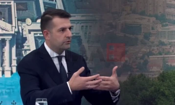 Tomovski paralajmëron një panair në Shkup, një teleferik nga qyteti deri në Vodno të Mesme dhe një aeroplan të ri qeveritar