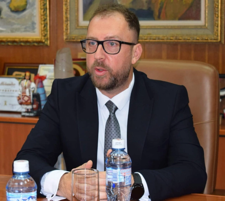 Ministri Lutkov për vizitë në Muzeun e Shkencave Natyrore - Shkup