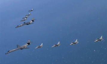 Tokio: Bombardues amerikanë u bashkohen aeroplanëve luftarakë japonezë në demonstrimin e forcës pas stërvitjeve kinezo-ruse