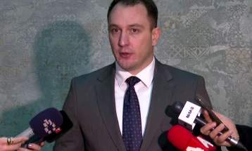 Андоновски: Засега не се планираат ограничувања на социјалните мрежи за деца по примерот на Австралија