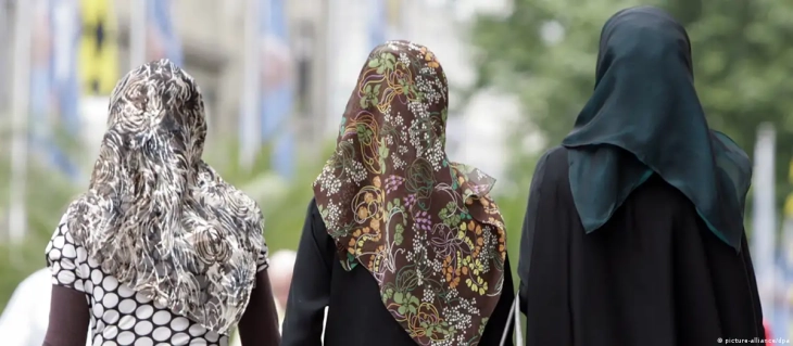 Австрискиот парламент изгласа забрана за муслимански шамии во училиштата за девојчиња под 14 години