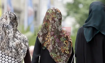 Parlamenti austriak votoi për të ndaluar shamitë myslimane në shkolla për vajzat nën 14 vjeç