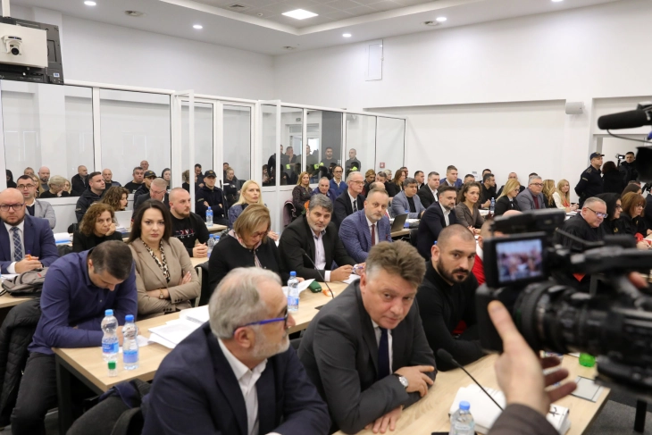 Mbrojtja e të pandehurve të punësuar në Ministrinë e Ekonomisë pretendon se ata kanë kryer vetëm inspektim zyrtar të dokumentacionit për licencat, pa mundësi për të shkaktuar ose kontribuar në zjarrin në diskotekën 