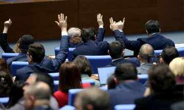 Едногласно, Народното собрание на Бугарија ја прифати оставката на премиерот Росен Жељазков