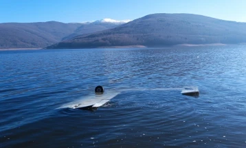 ЦУК: Мал авион падна во Мавровското Езеро, едно лице повредено