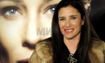 Мими Роџерс во нова драма - „Соништа во возот“