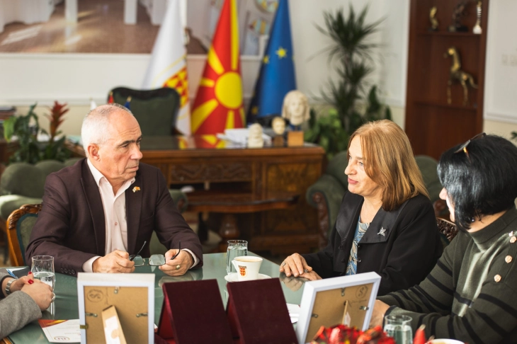 Прием на градоначалникот Коњановски за најдобрите просветни работници во Битола