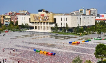 За девет месеци албанските иселеници дома испратиле 817 милиони евра