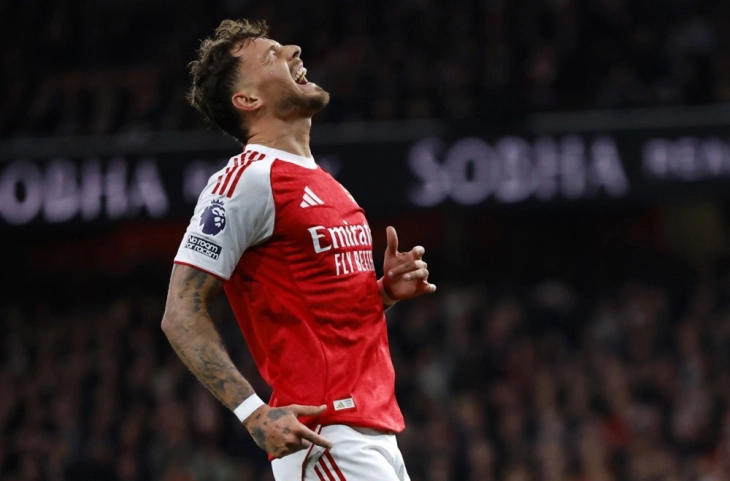 Дефанзивецот на Арсенал, Вајт повторно се повреди