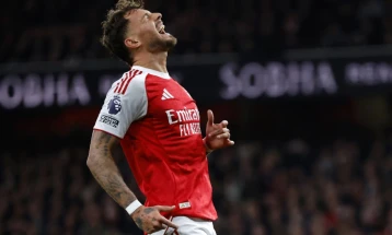 Дефанзивецот на Арсенал, Вајт повторно се повреди