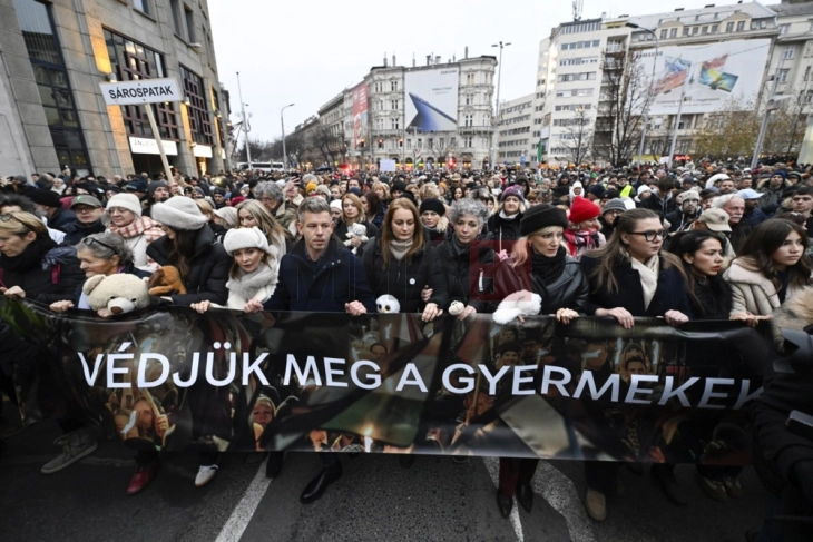 Десетици илјади луѓе протестираа во Будимпешта поради скандал со злоупотреба на деца