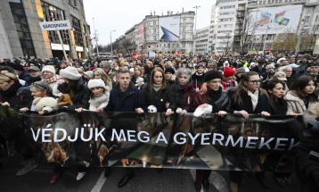 Десетици илјади луѓе протестираа во Будимпешта поради скандал со злоупотреба на деца