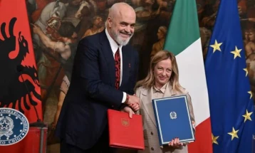 Мелони: Камповите за мигранти во Албанија ќе работат според планот