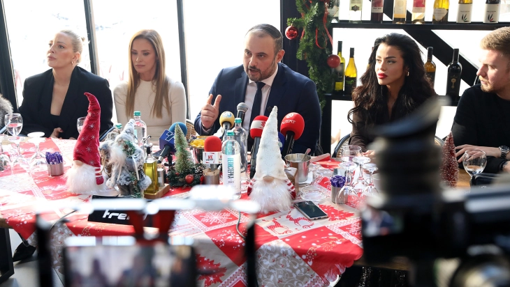 Со отворање на Божиќниот маркет вечер во Скопје започнува новогодишната програма исполнета со македонски изведувачи