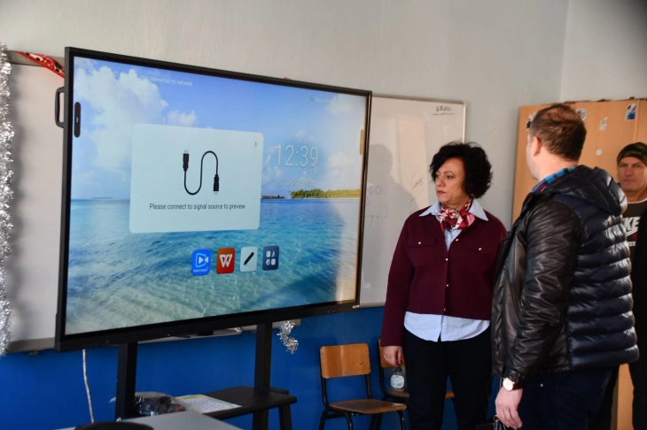 Стаменкоска-Трајкоска на увид во реконструктивните зафати во ООУ „Партенија Зографски“