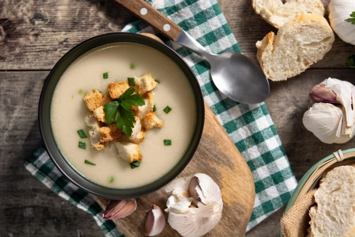 Krem supë me hudhër të pjekur